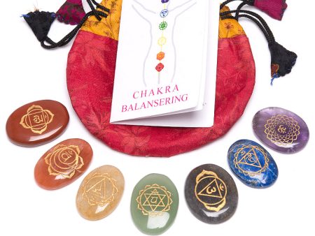 Chakra balansering med kristaller och chakrasymbolerna i guld For Discount